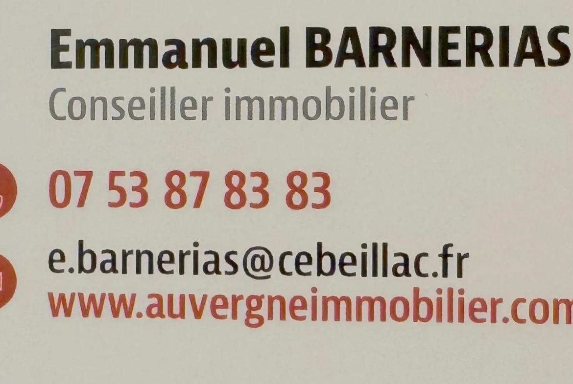 Maison à vendre à Allanche avec vue dégagée, terrain et potentiel d'aménagement 