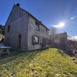 Maison à vendre à Allanche avec vue dégagée, terrain et potentiel d'aménagement