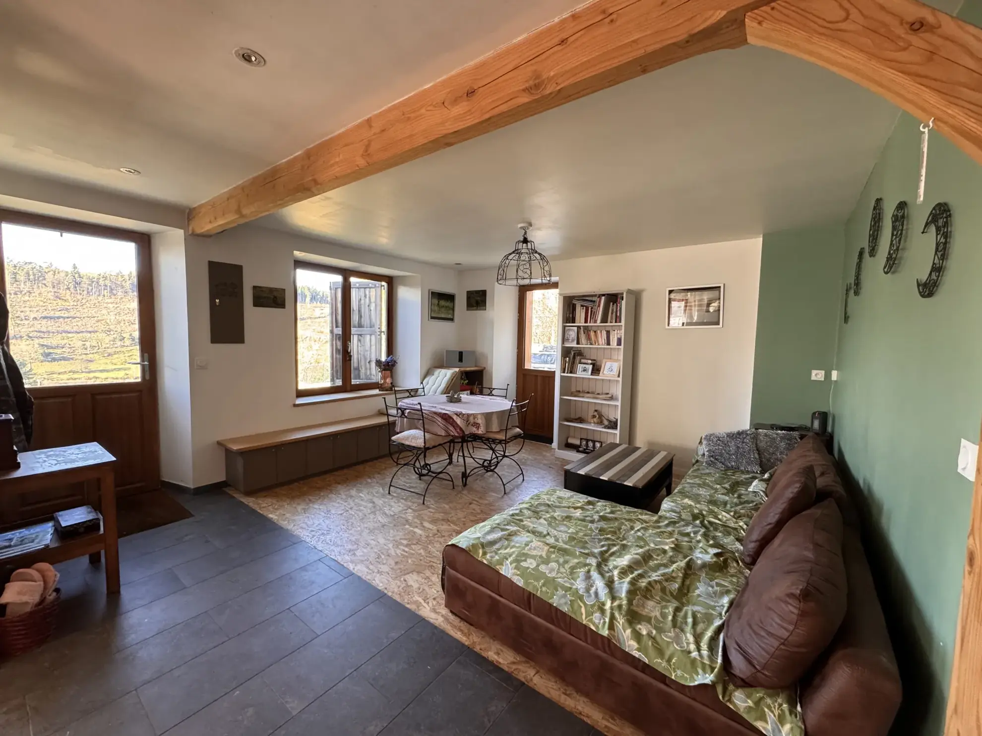 Maison à vendre à Allanche avec vue dégagée, terrain et potentiel d'aménagement 