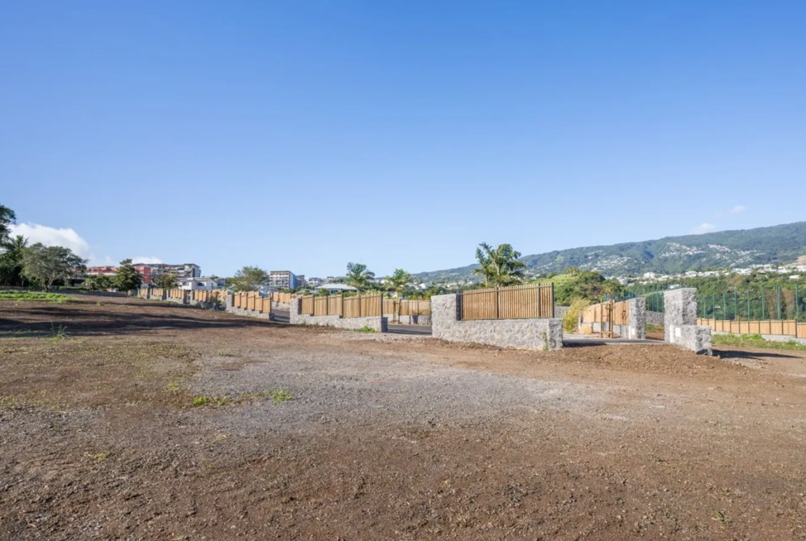 Terrain constructible à Beauséjour Sainte-Marie, 465 m² dans un lotissement sécurisé 