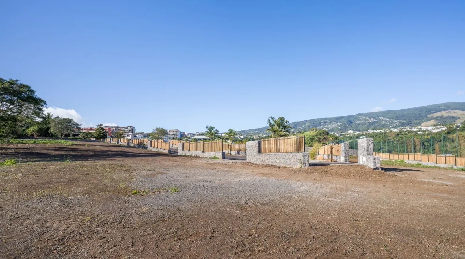 Terrain constructible à Beauséjour Sainte-Marie, 465 m² dans un lotissement sécurisé 