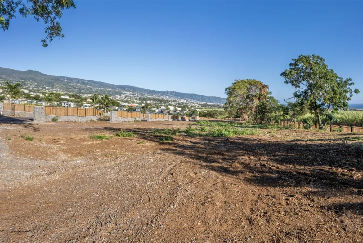 Terrain constructible à Beauséjour Sainte-Marie, 465 m² dans un lotissement sécurisé 