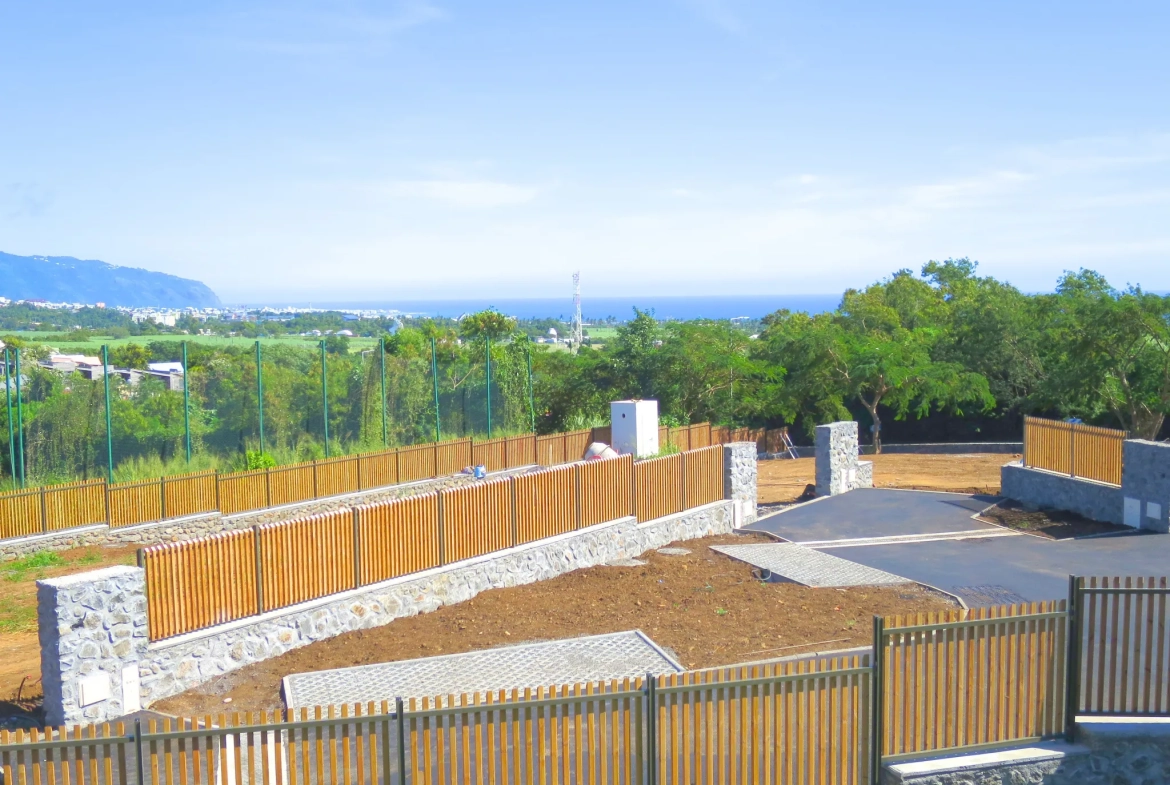 Terrain constructible à Beauséjour Sainte-Marie, 465 m² dans un lotissement sécurisé 