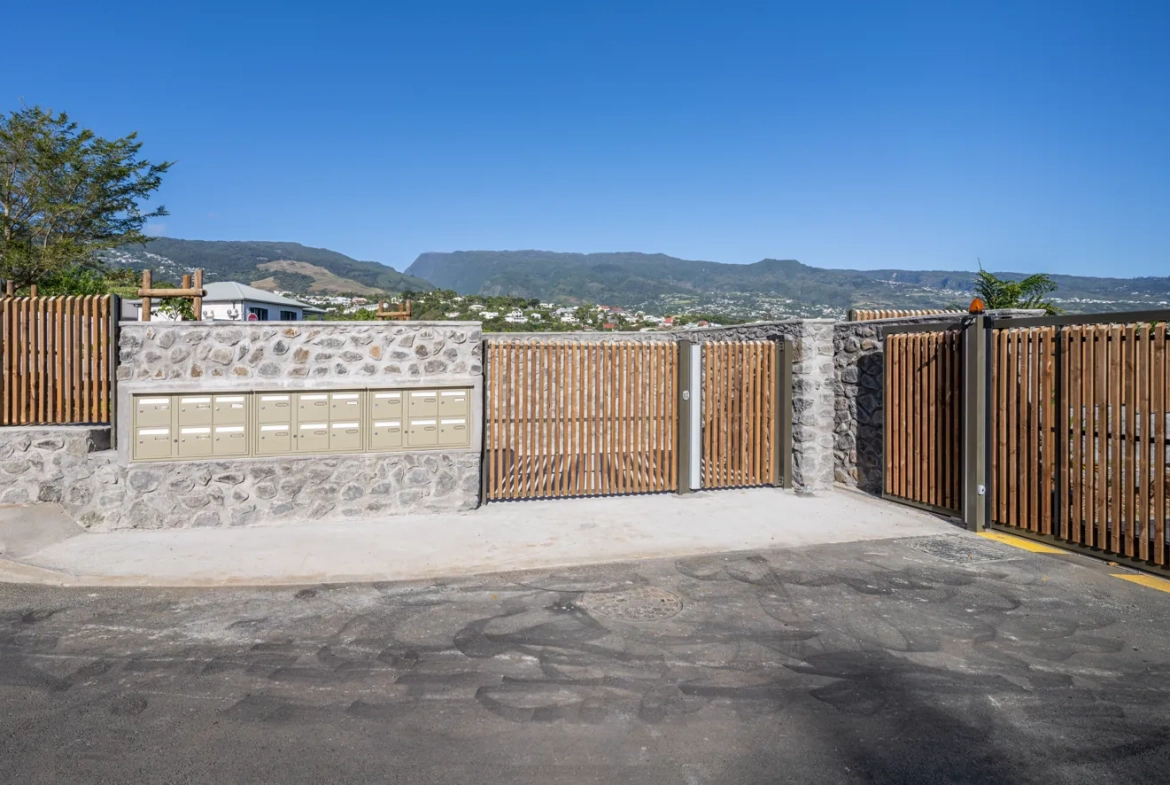 Terrain constructible à Beauséjour Sainte-Marie, 465 m² dans un lotissement sécurisé 