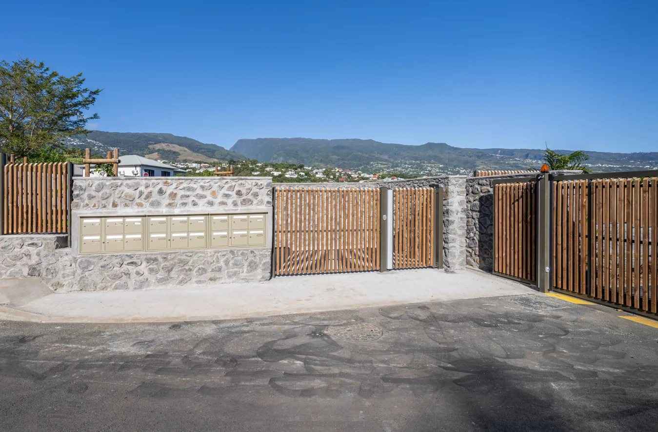 Terrain constructible à Beauséjour Sainte-Marie, 465 m² dans un lotissement sécurisé 