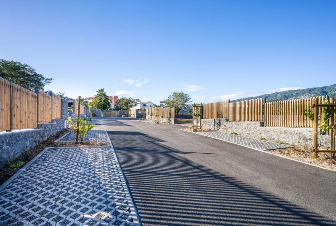 Terrain constructible à Beauséjour Sainte-Marie, 465 m² dans un lotissement sécurisé 