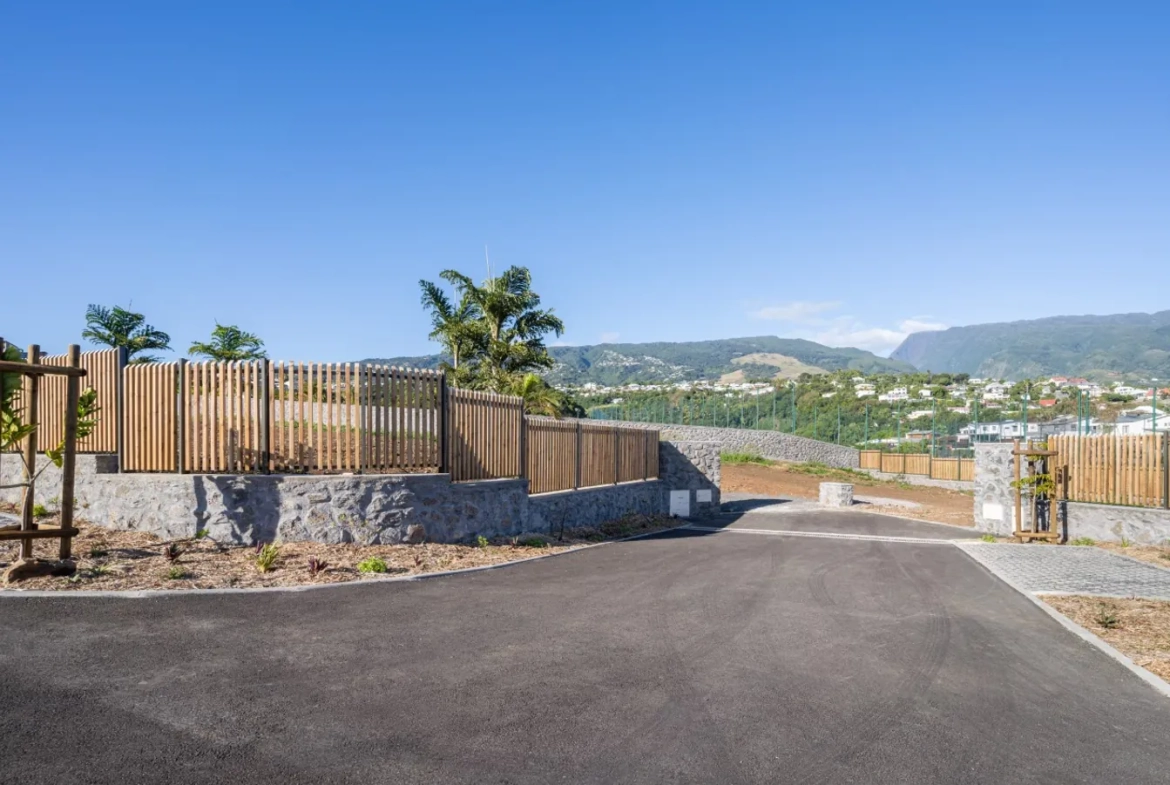 Terrain constructible à Beauséjour Sainte-Marie, 465 m² dans un lotissement sécurisé 