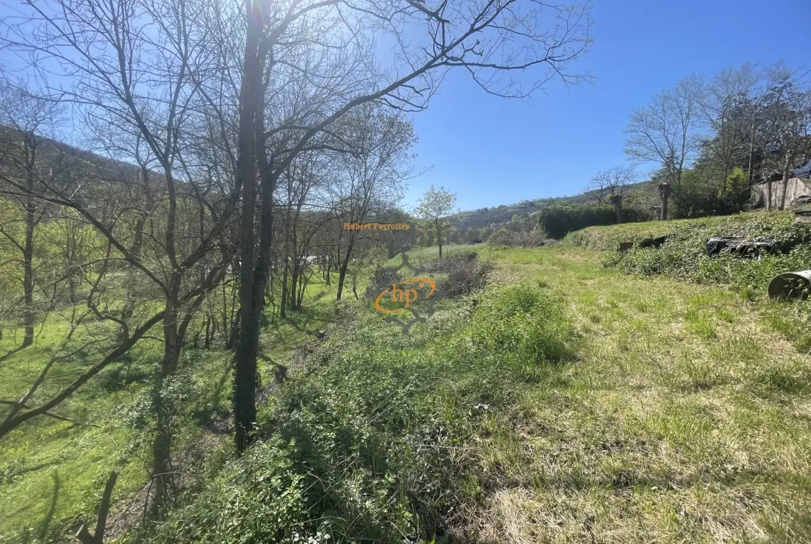 Maison de campagne avec terrain et studio à Broquiès dans la vallée du Tarn 