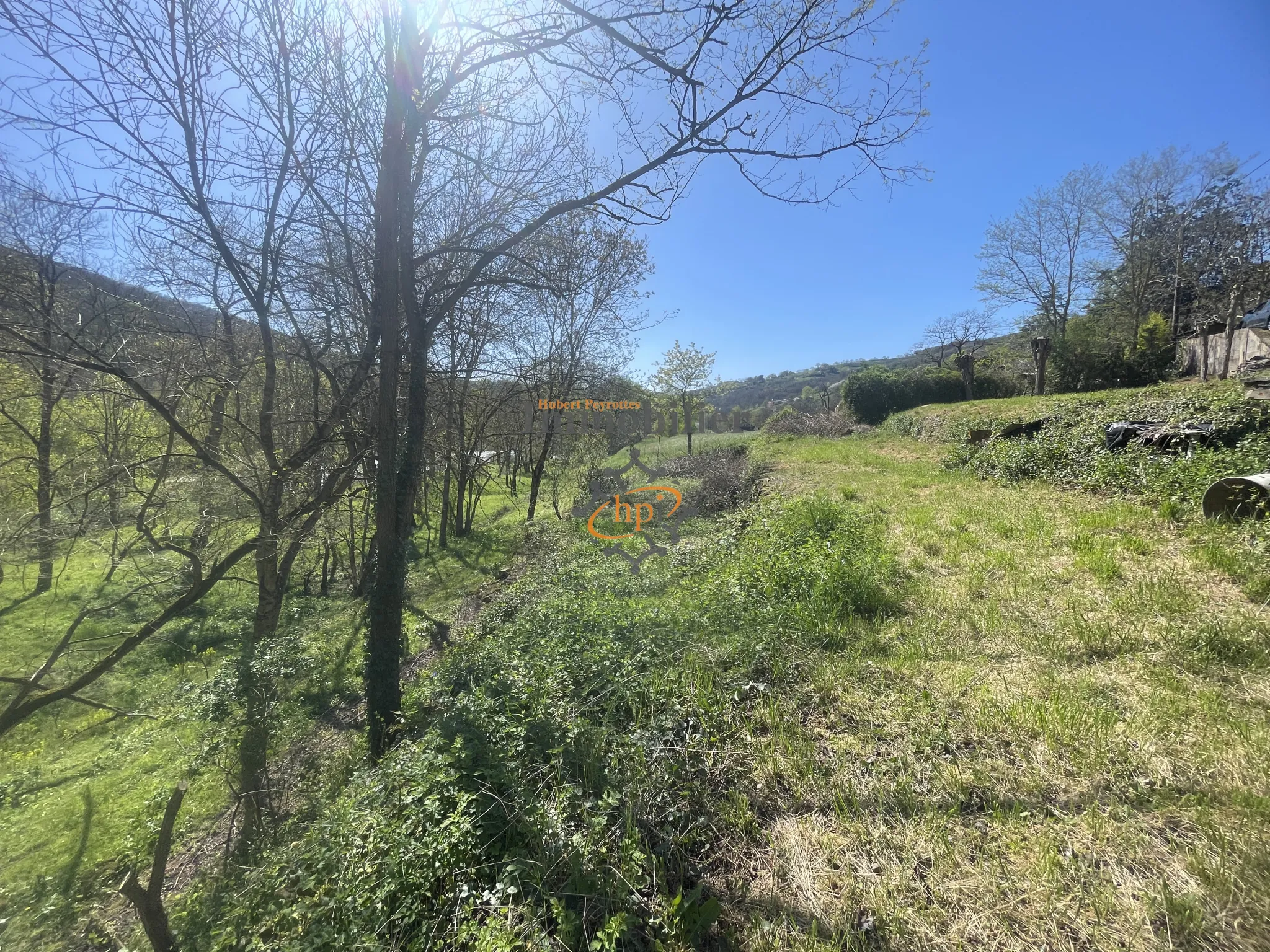Maison de campagne avec terrain et studio à Broquiès dans la vallée du Tarn 