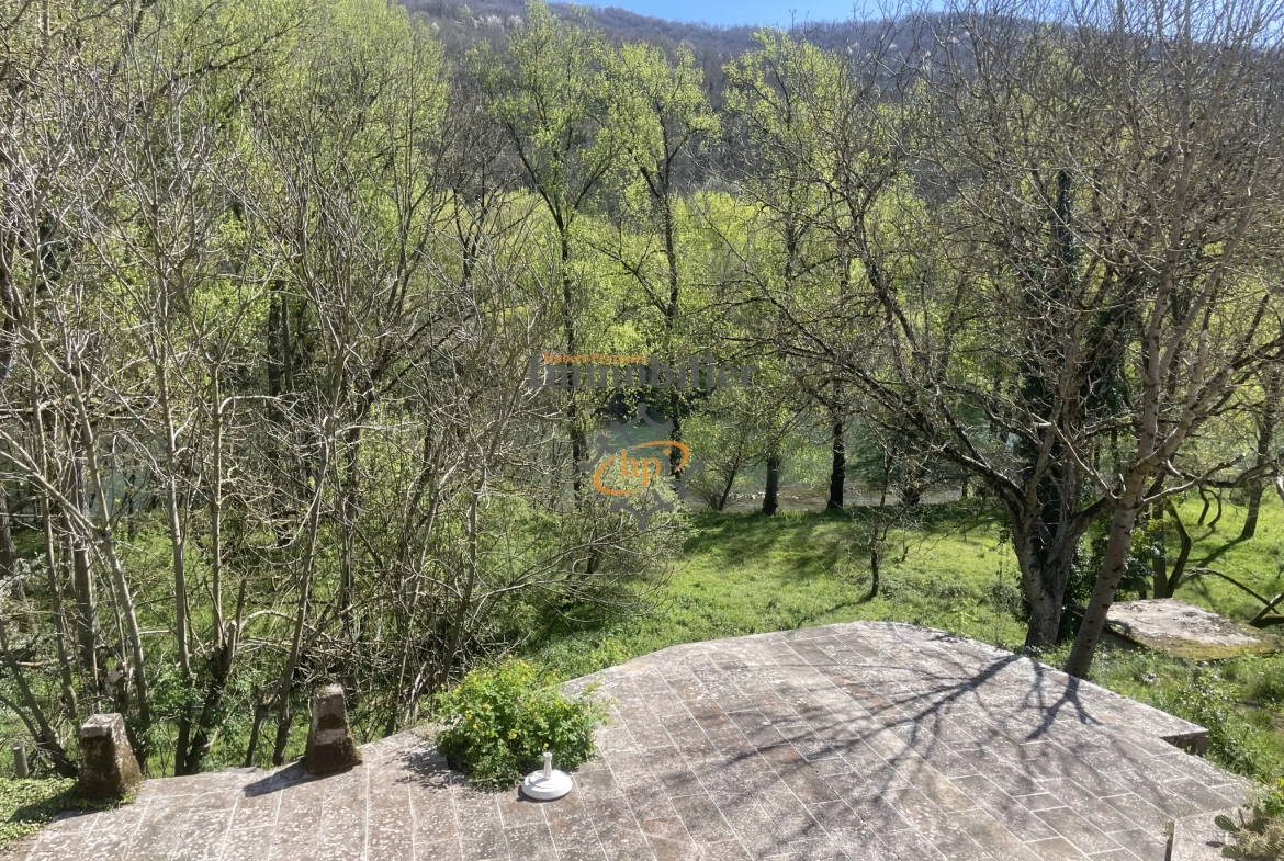 Maison de campagne avec terrain et studio à Broquiès dans la vallée du Tarn 