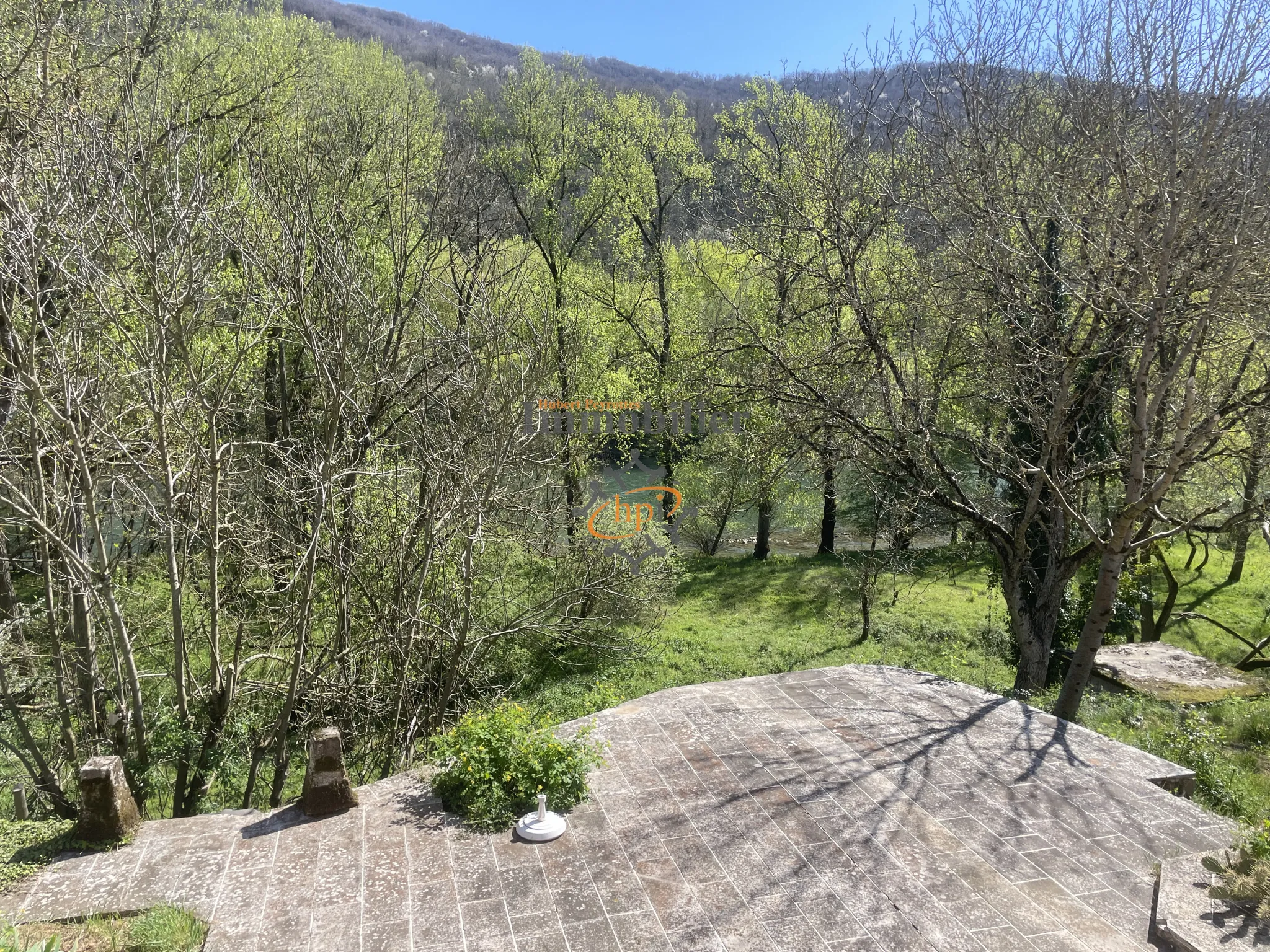 Maison de campagne avec terrain et studio à Broquiès dans la vallée du Tarn 