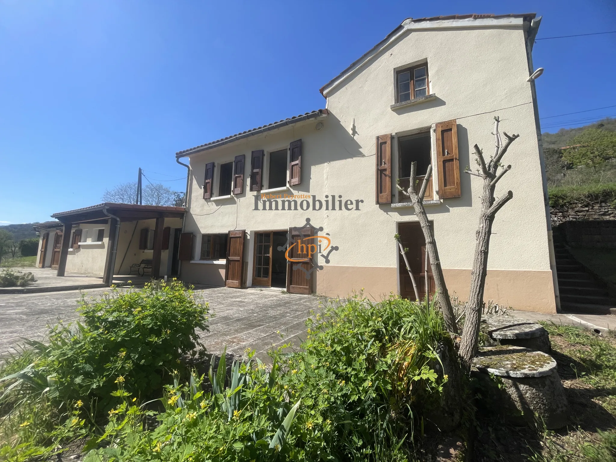 Maison de campagne avec terrain et studio à Broquiès dans la vallée du Tarn 