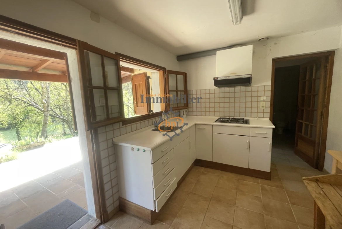 Maison de campagne avec terrain et studio à Broquiès dans la vallée du Tarn 