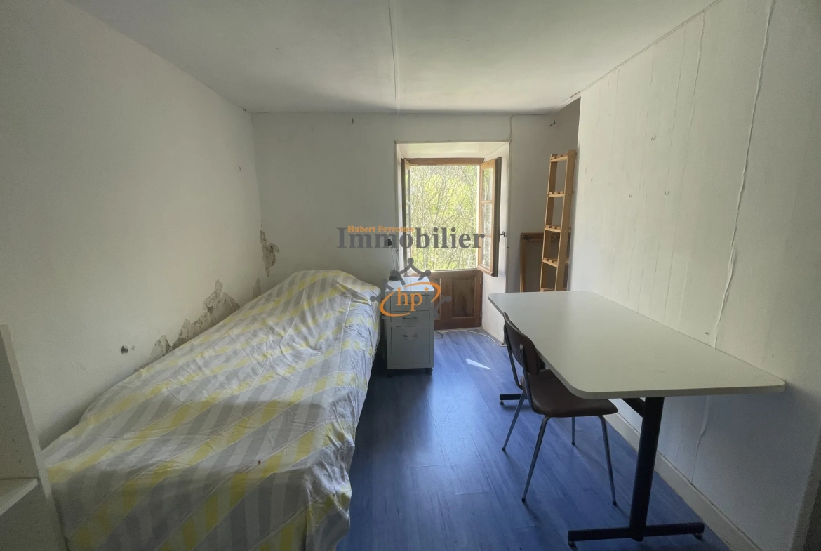 Maison de campagne avec terrain et studio à Broquiès dans la vallée du Tarn 