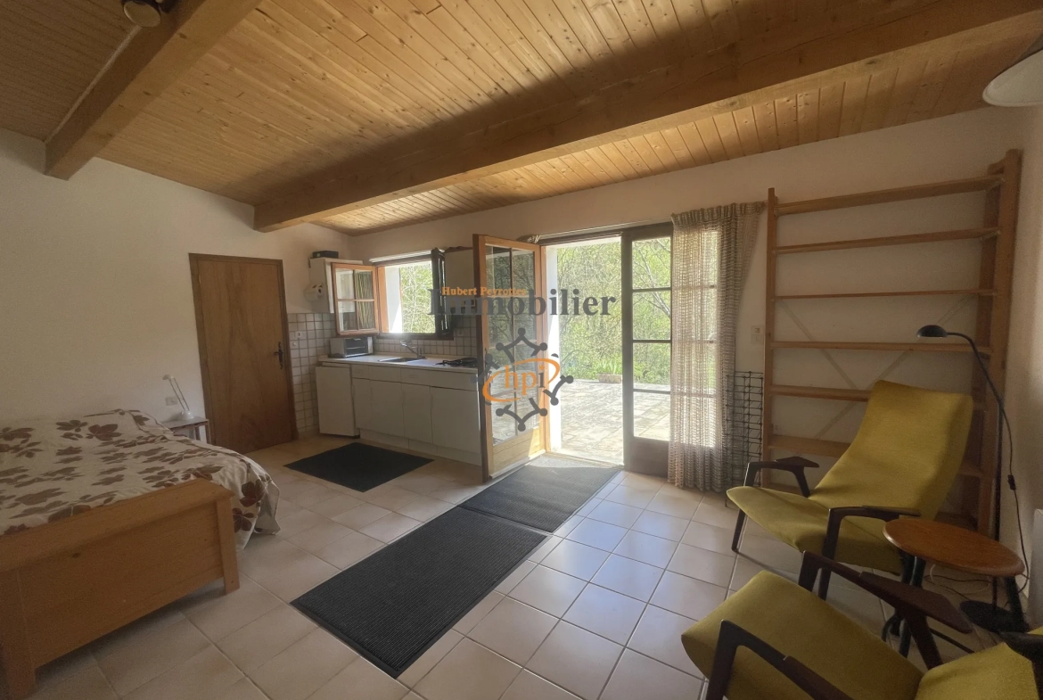 Maison de campagne avec terrain et studio à Broquiès dans la vallée du Tarn 