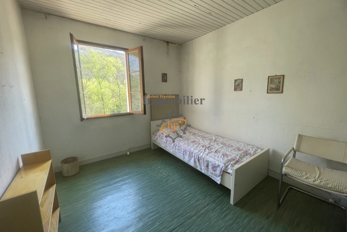 Maison de campagne avec terrain et studio à Broquiès dans la vallée du Tarn 