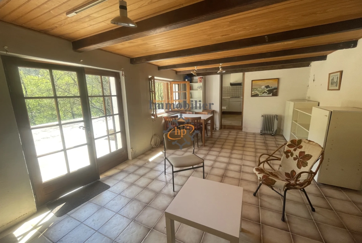 Maison de campagne avec terrain et studio à Broquiès dans la vallée du Tarn 