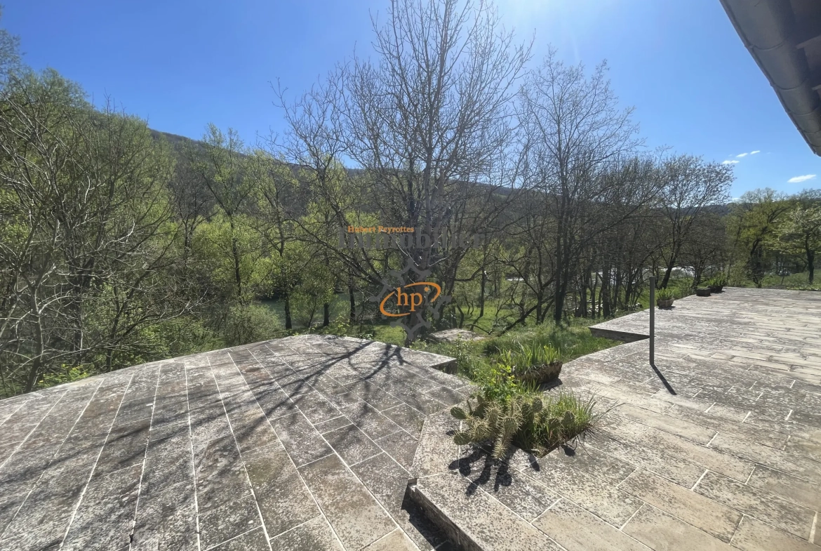 Maison de campagne avec terrain et studio à Broquiès dans la vallée du Tarn 