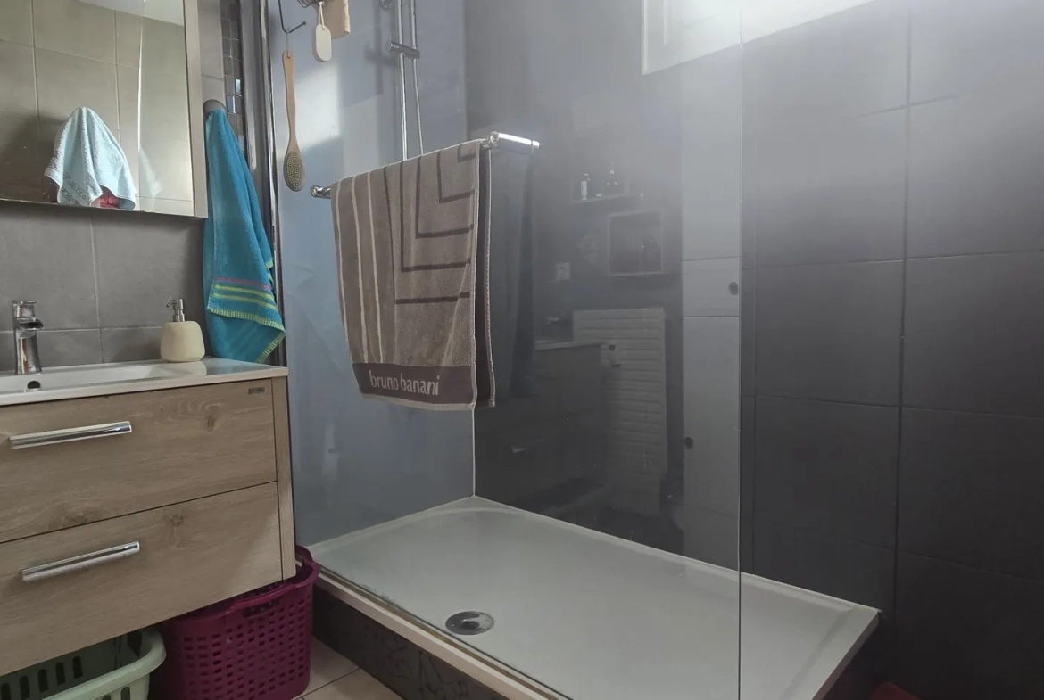 Maison de ville avec grange à Châtillon-Coligny, rare opportunité d'investissement 