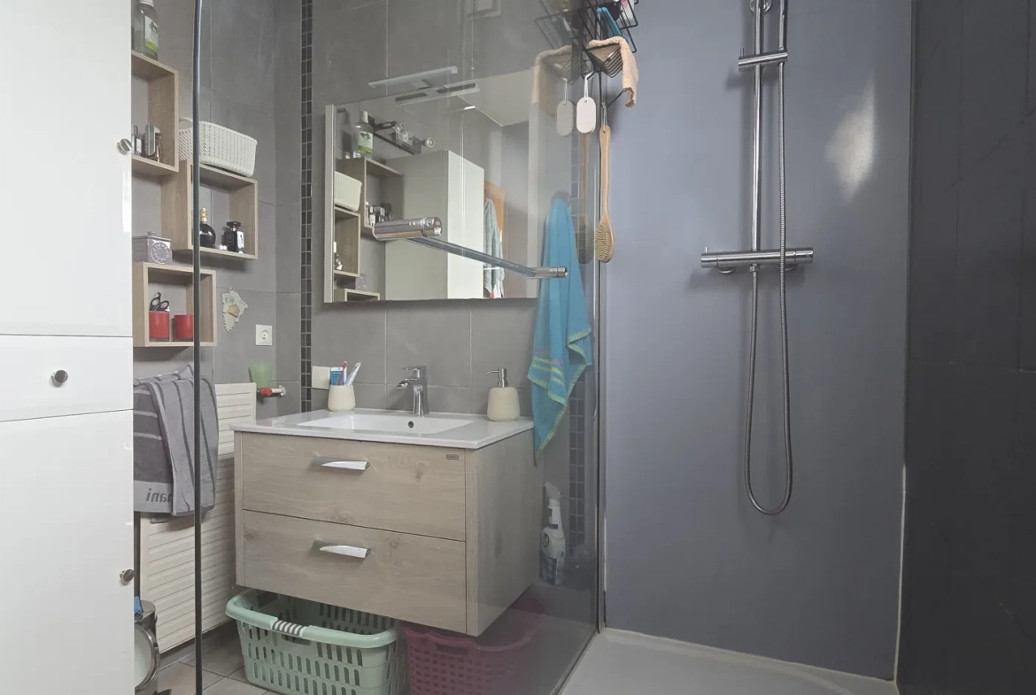 Maison de ville avec grange à Châtillon-Coligny, rare opportunité d'investissement 