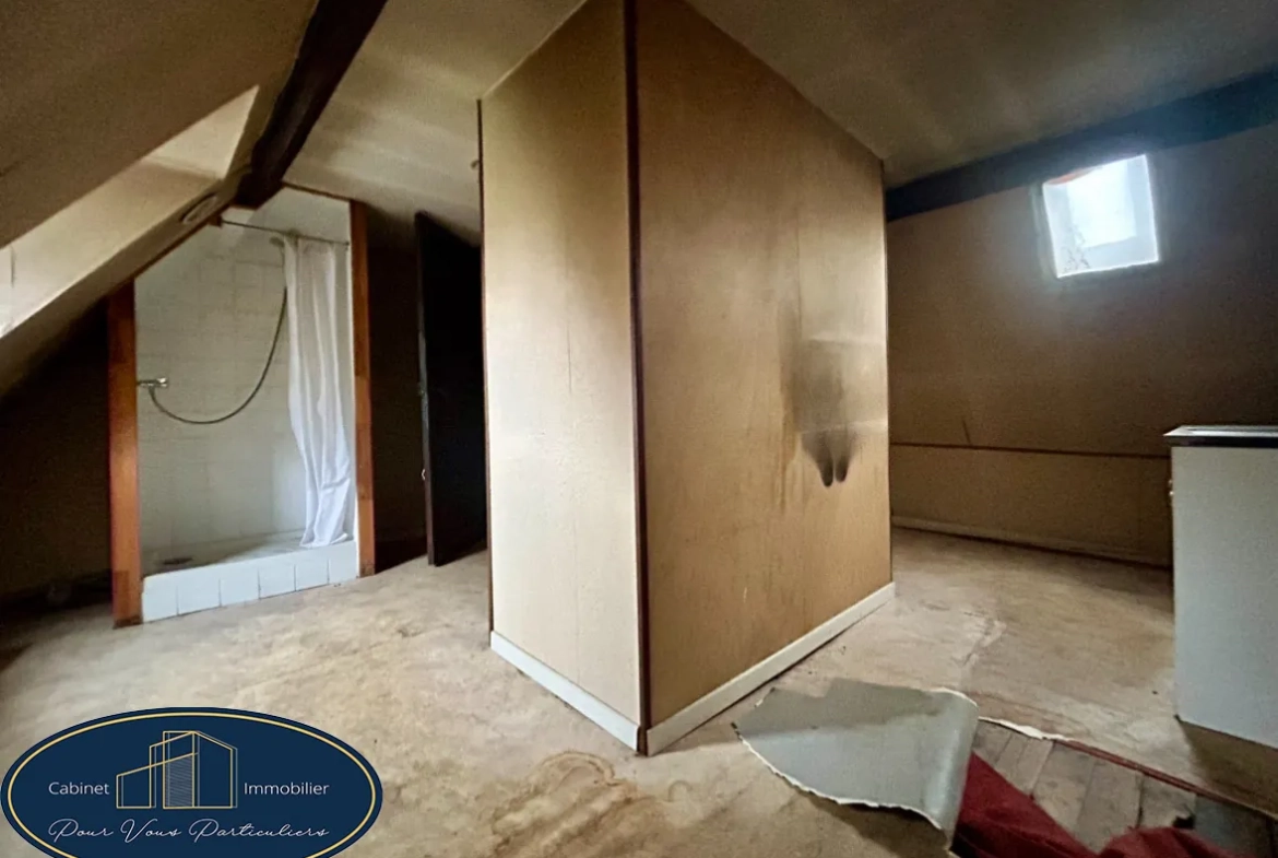 Maison à rénover avec potentiel de studios à Raismes centre-ville 