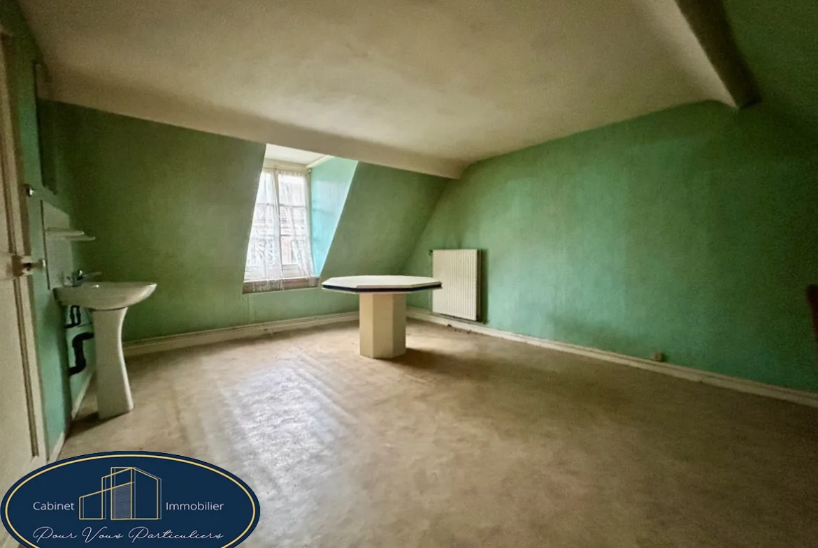 Maison à rénover avec potentiel de studios à Raismes centre-ville 