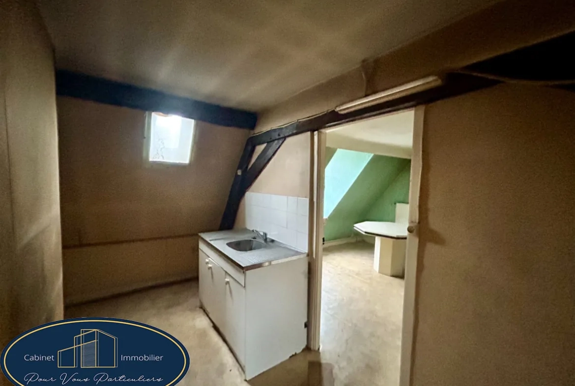 Maison à rénover avec potentiel de studios à Raismes centre-ville 