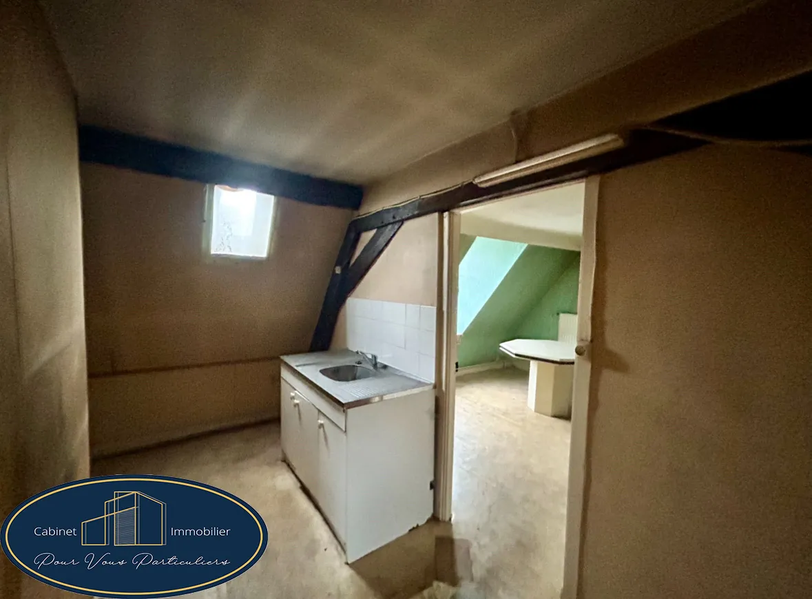 Maison à rénover avec potentiel de studios à Raismes centre-ville 