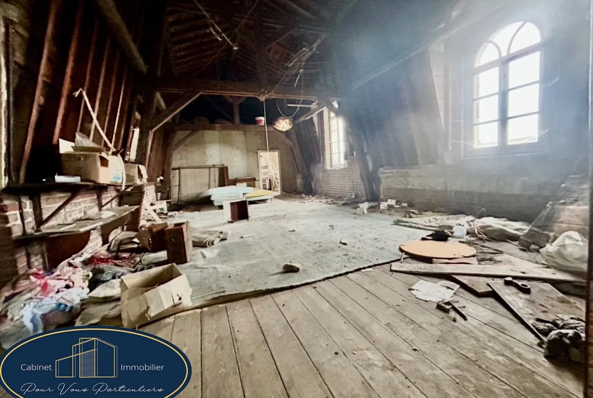 Maison à rénover avec potentiel de studios à Raismes centre-ville 