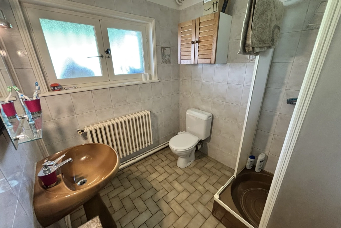 Maison familiale à Abrest de 138 m² avec garage, terrasse et potentiel d'aménagement 