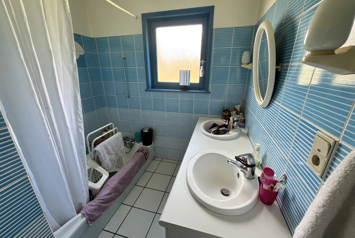 Maison familiale à Abrest de 138 m² avec garage, terrasse et potentiel d'aménagement 