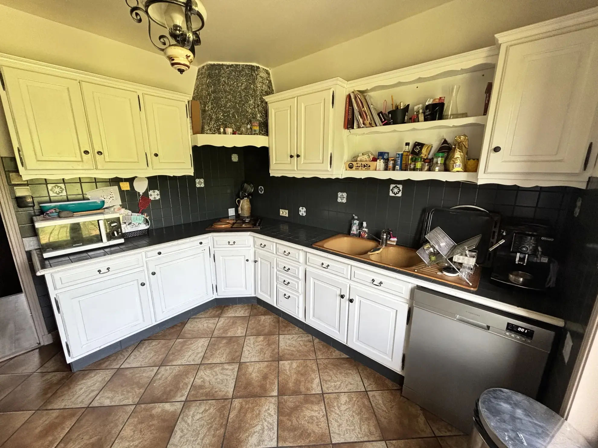 Maison familiale à Abrest de 138 m² avec garage, terrasse et potentiel d'aménagement 