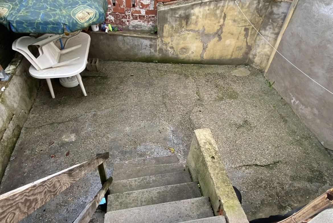 Maison de ville T3 de 73 m² avec cour et cave à La Réole 