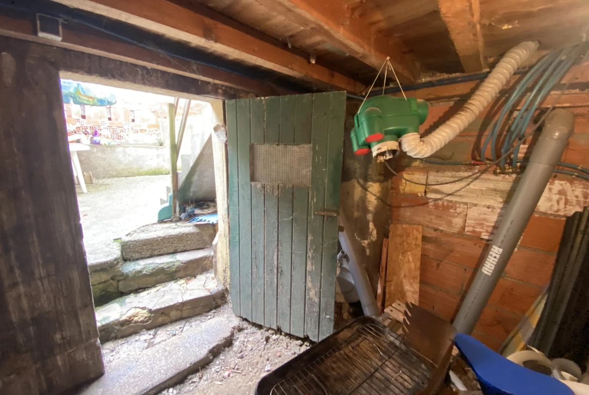 Maison de ville T3 de 73 m² avec cour et cave à La Réole 