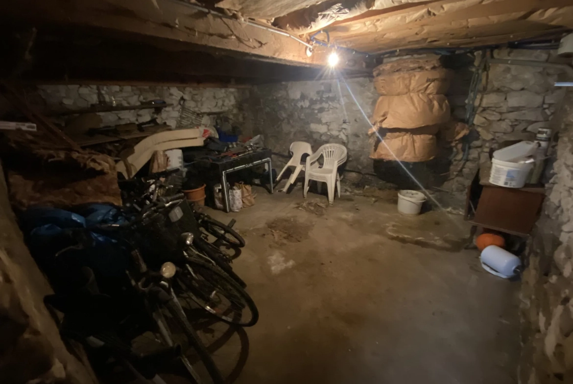 Maison de ville T3 de 73 m² avec cour et cave à La Réole 