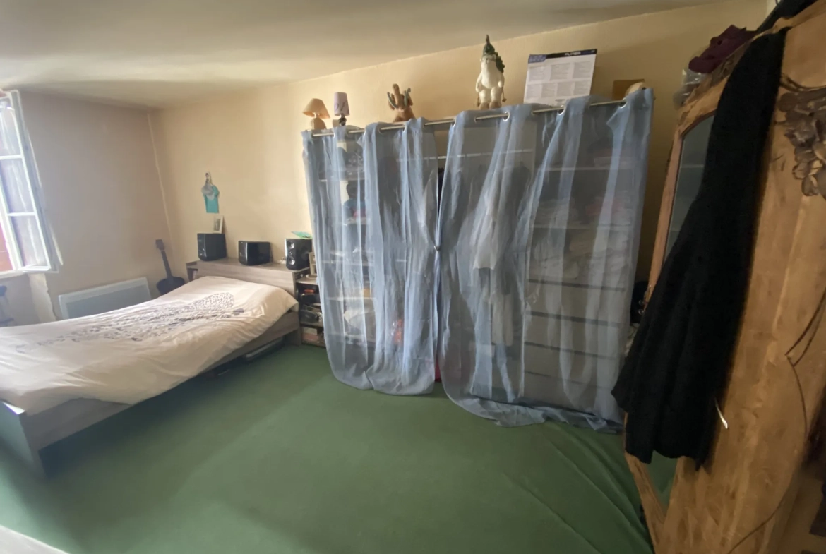 Maison de ville T3 de 73 m² avec cour et cave à La Réole 