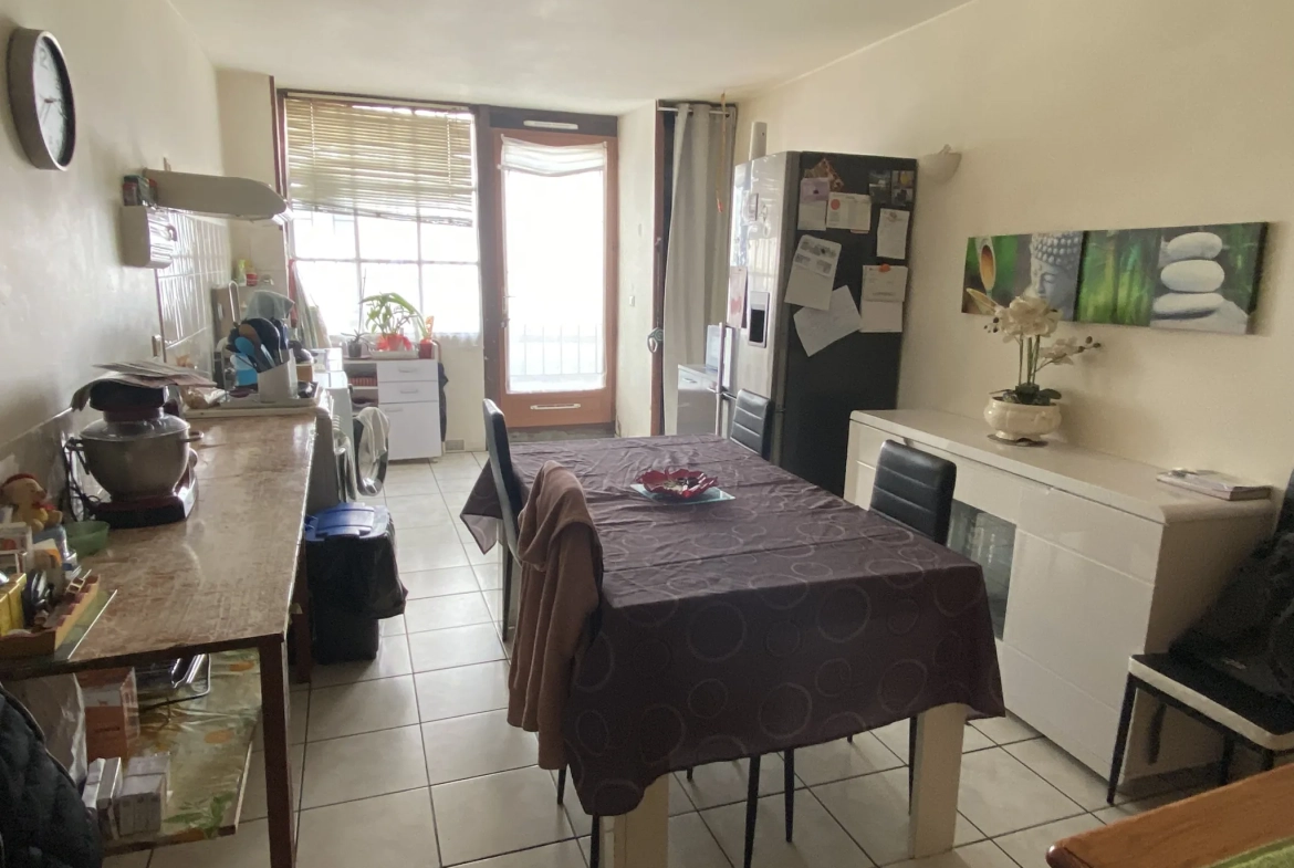 Maison de ville T3 de 73 m² avec cour et cave à La Réole 