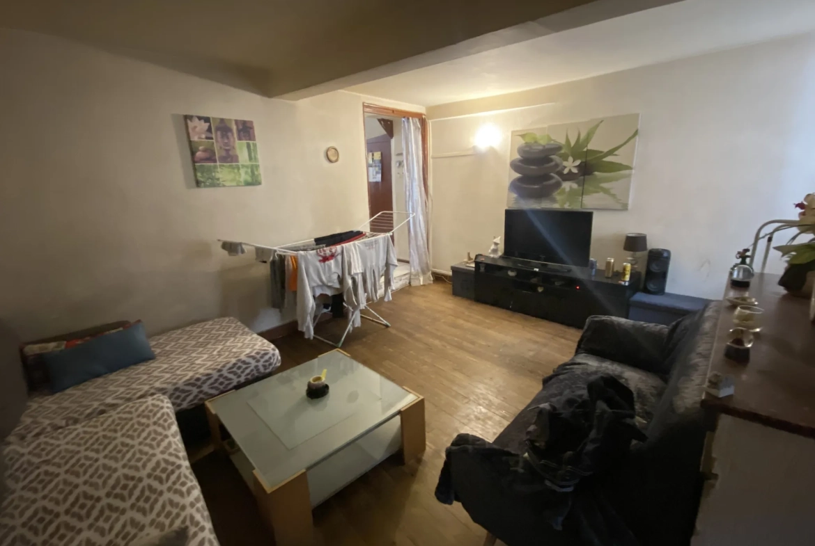 Maison de ville T3 de 73 m² avec cour et cave à La Réole 