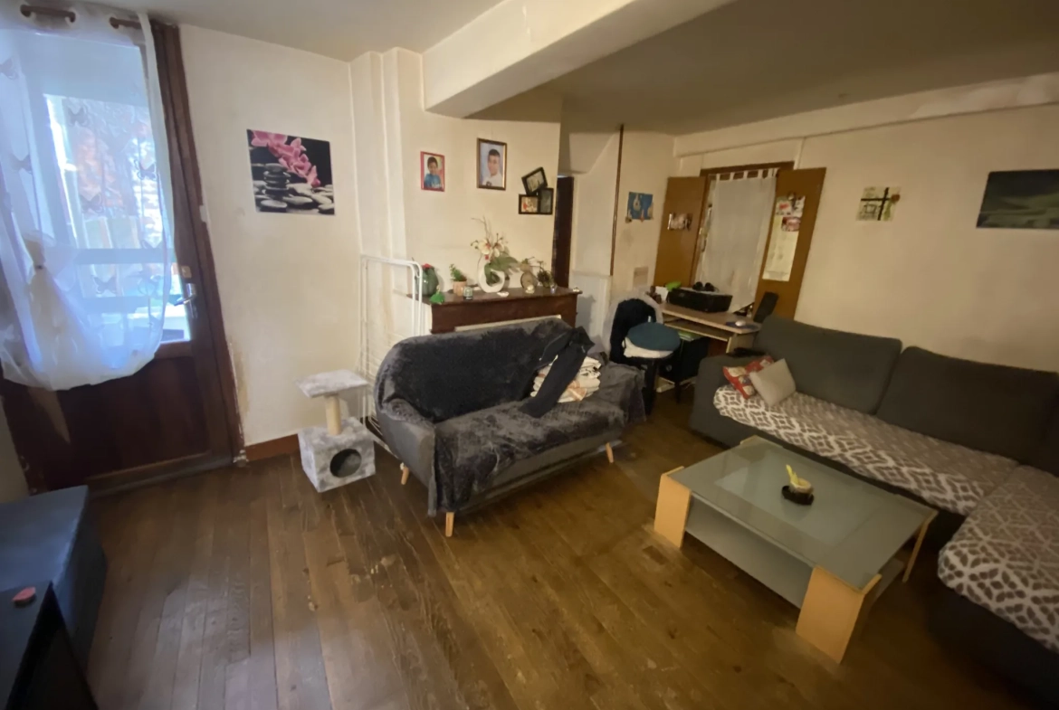 Maison de ville T3 de 73 m² avec cour et cave à La Réole 