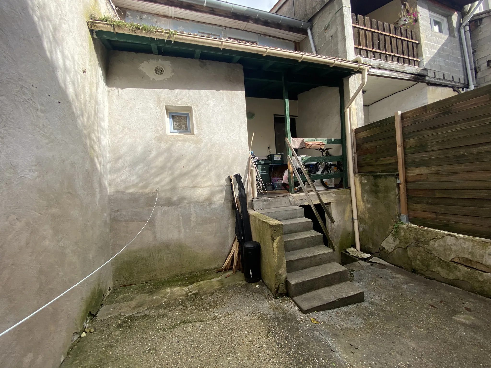 Maison de ville T3 de 73 m² avec cour et cave à La Réole 