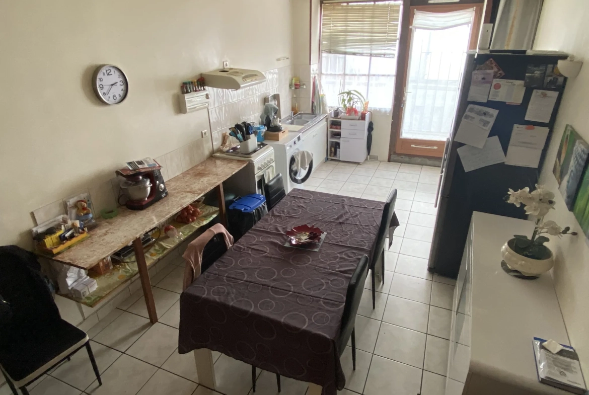 Maison de ville T3 de 73 m² avec cour et cave à La Réole 