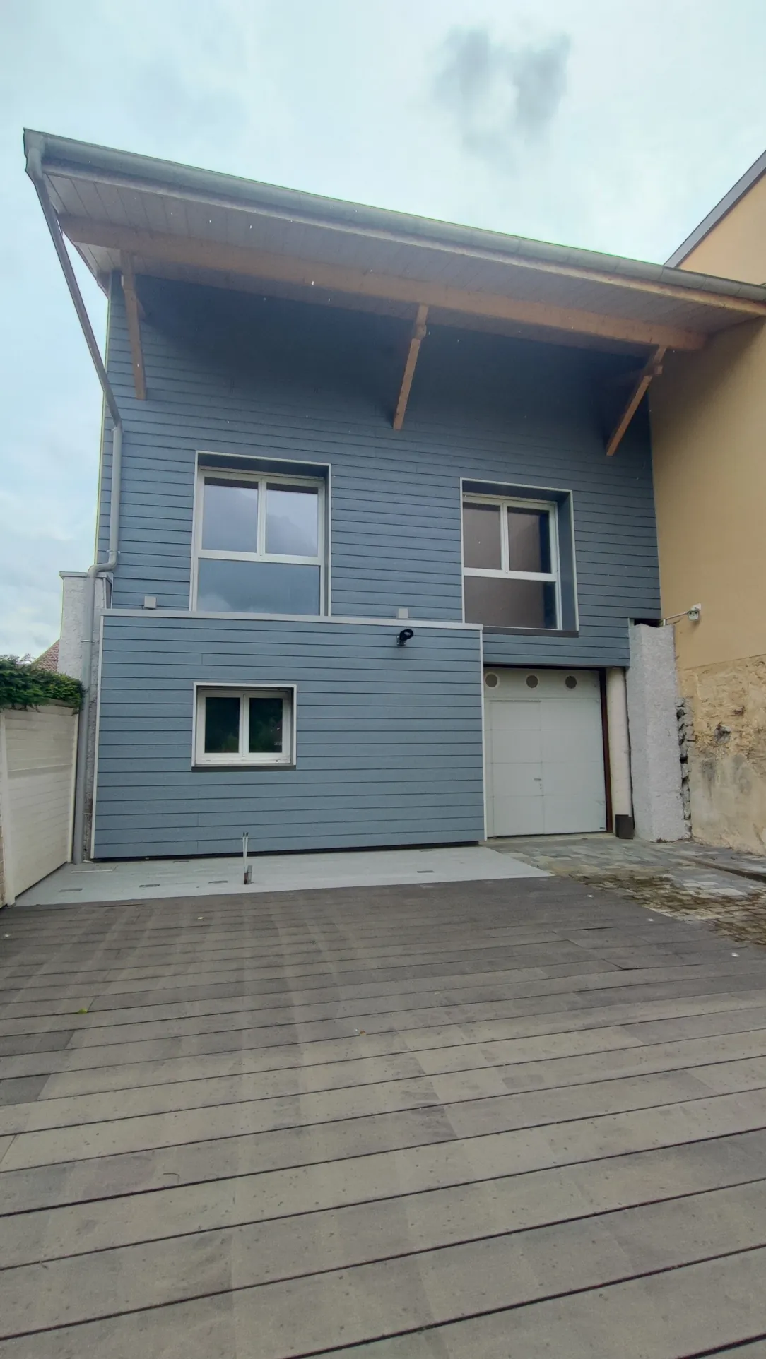 Maison de ville récente 210 m² avec terrain à Voujeaucourt 