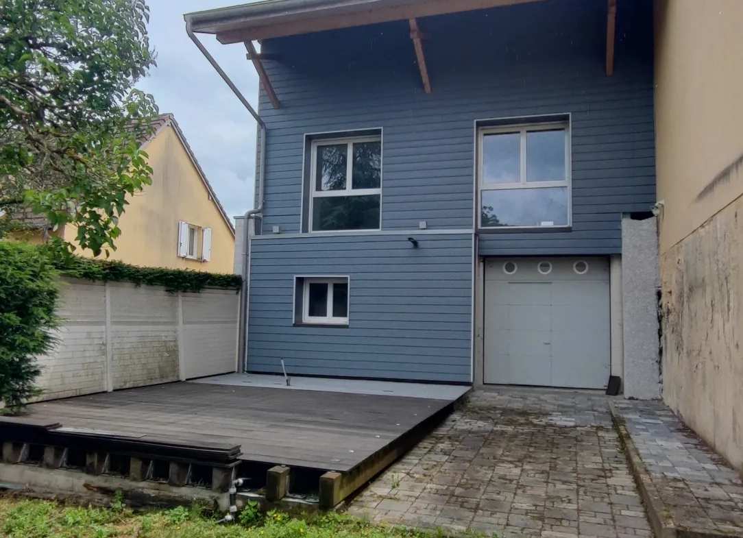 Maison de ville récente 210 m² avec terrain à Voujeaucourt 