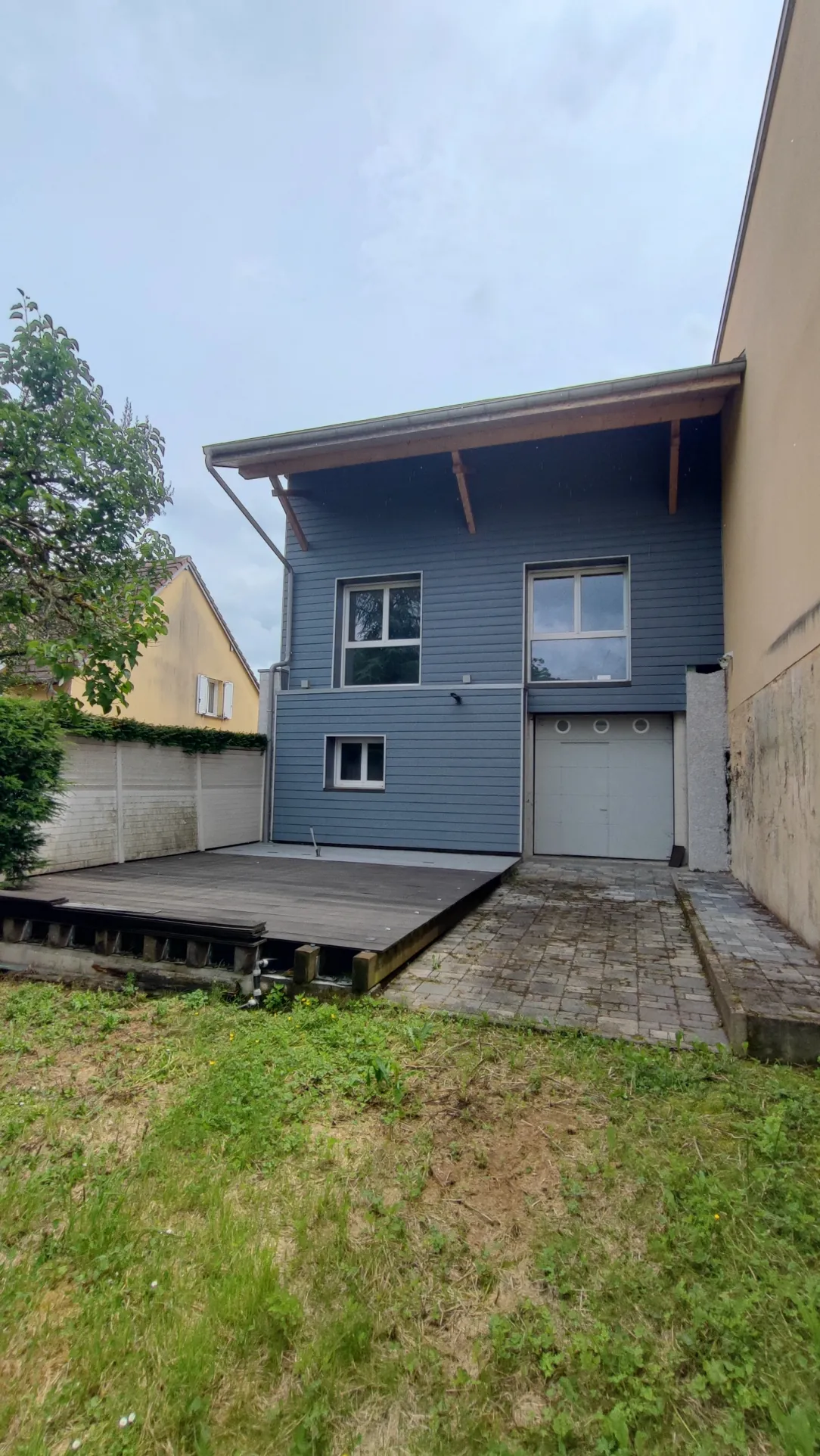 Maison de ville récente 210 m² avec terrain à Voujeaucourt 