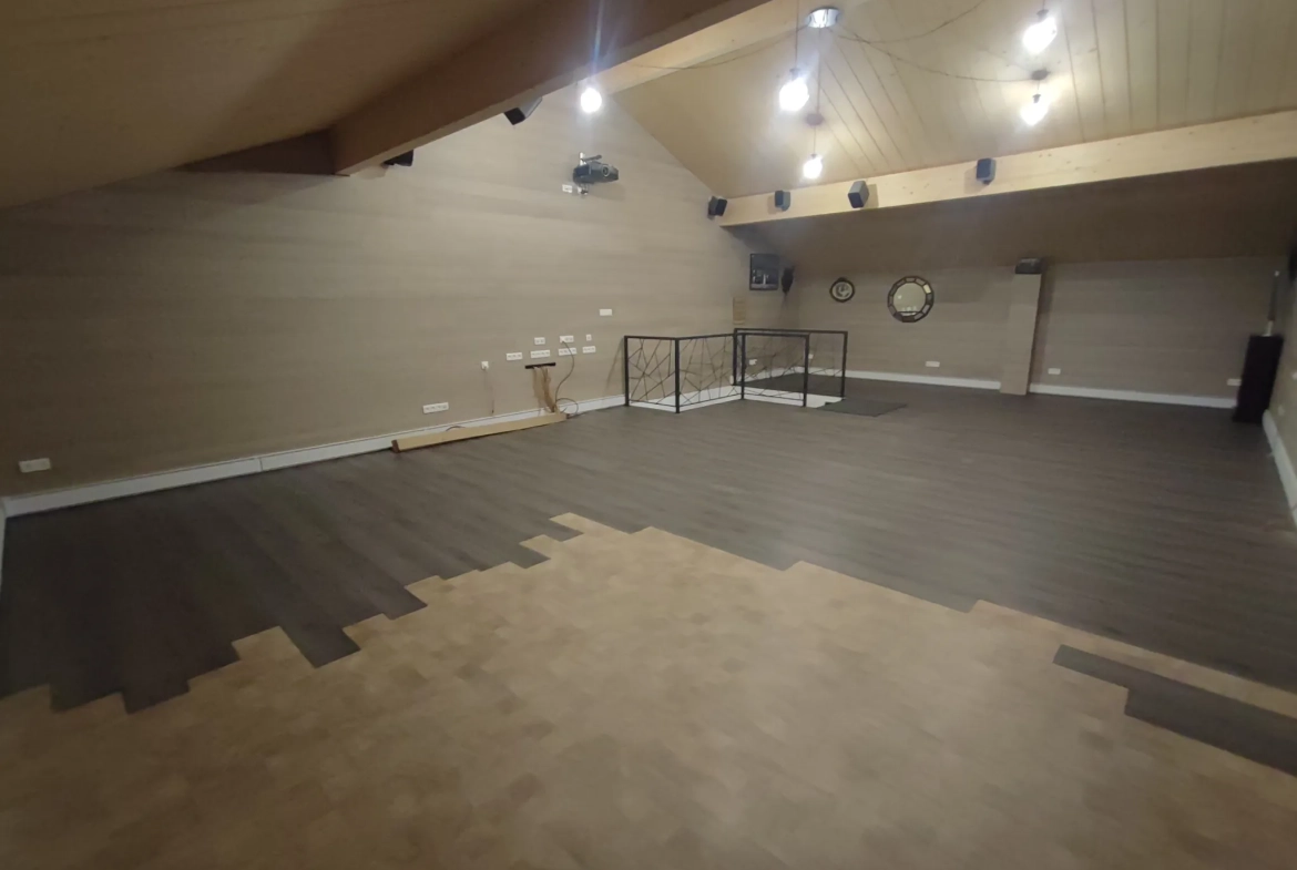 Maison de ville récente 210 m² avec terrain à Voujeaucourt 