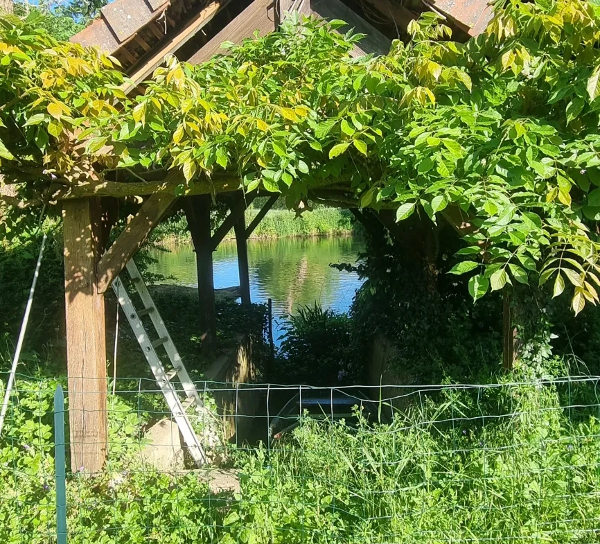Longère en bord du Loir avec jardin, proche de Vendôme – Charme et authenticité 
