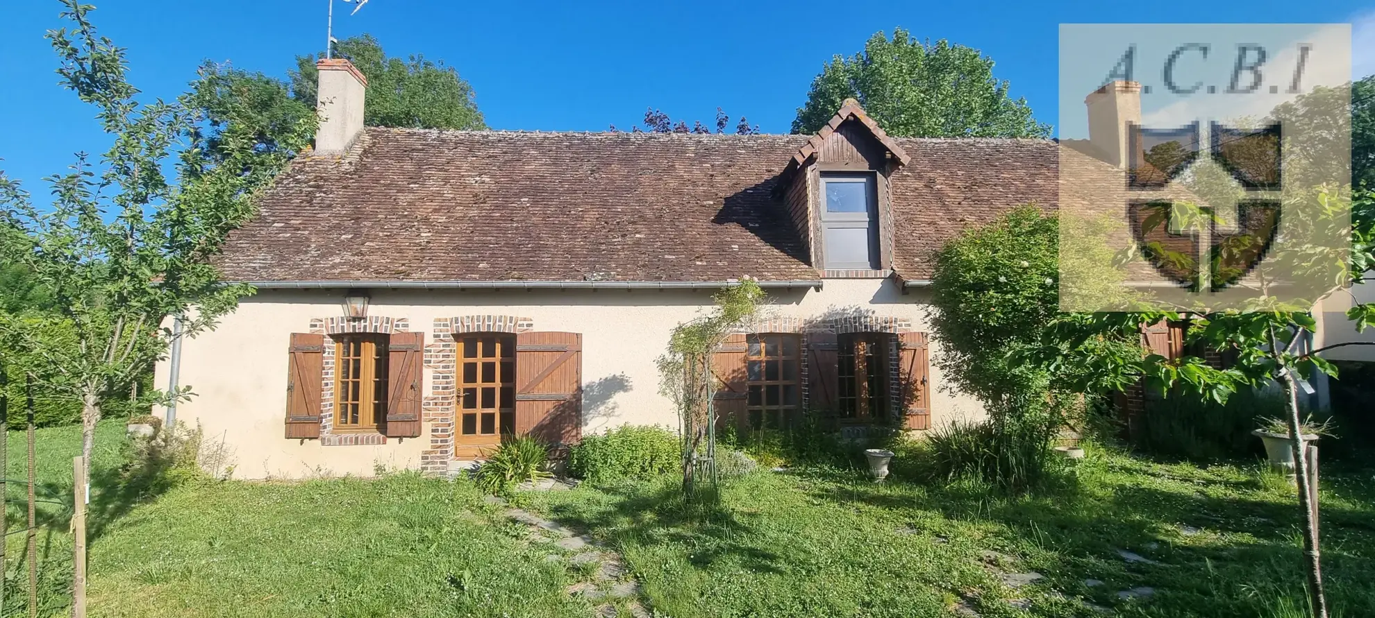 Longère en bord du Loir avec jardin, proche de Vendôme – Charme et authenticité 