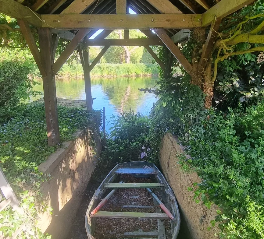 Longère en bord du Loir avec jardin, proche de Vendôme – Charme et authenticité 