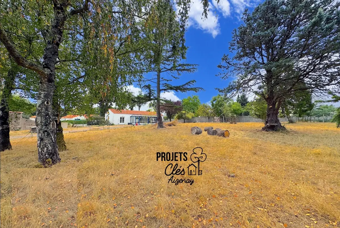 Maison de plain-pied avec véranda et grand terrain à Aizenay 