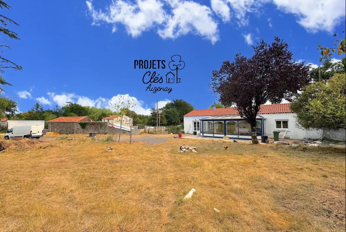 Maison de plain-pied avec véranda et grand terrain à Aizenay 